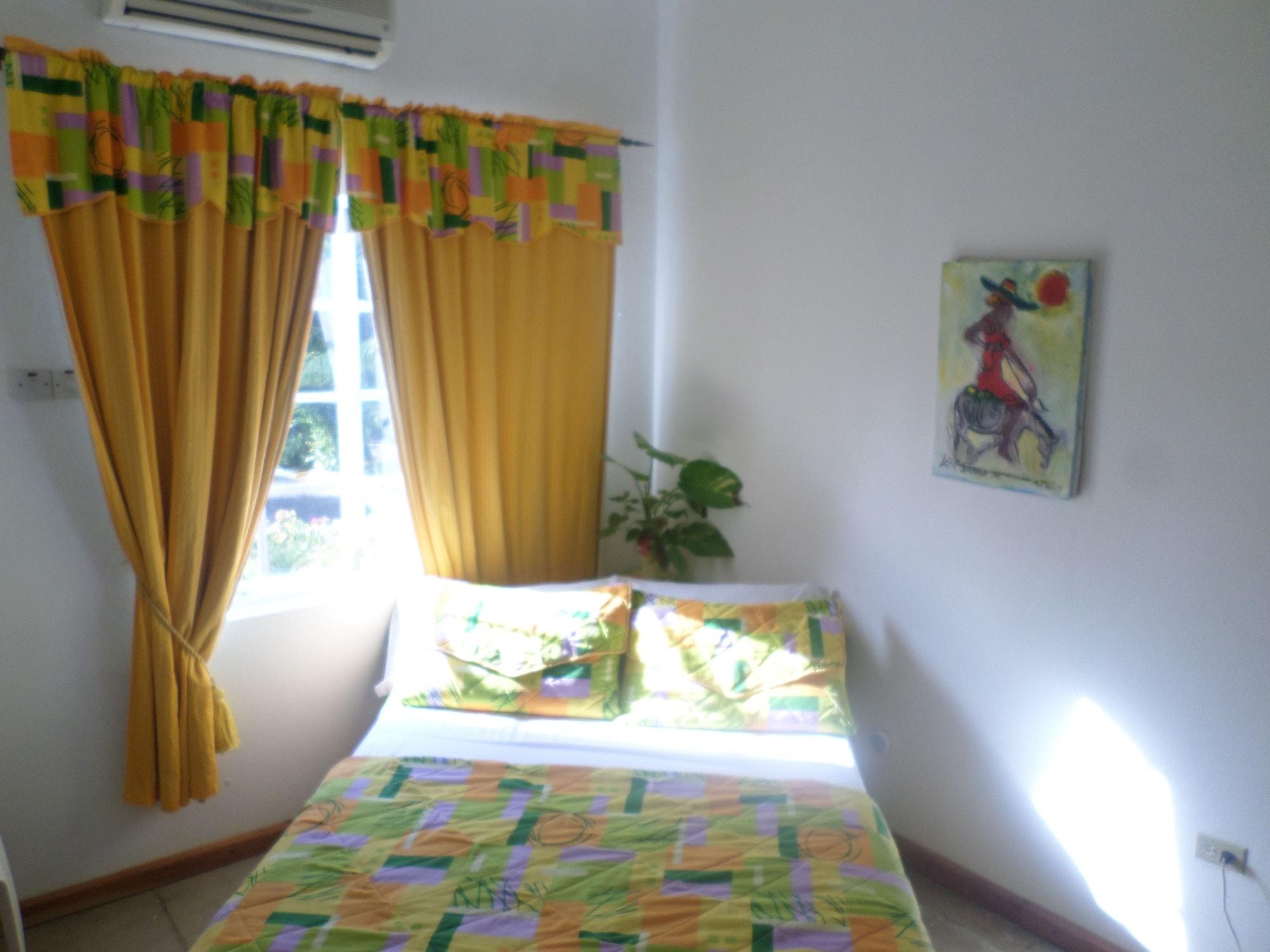 Hotel San San Tropez Port Antonio Esterno foto