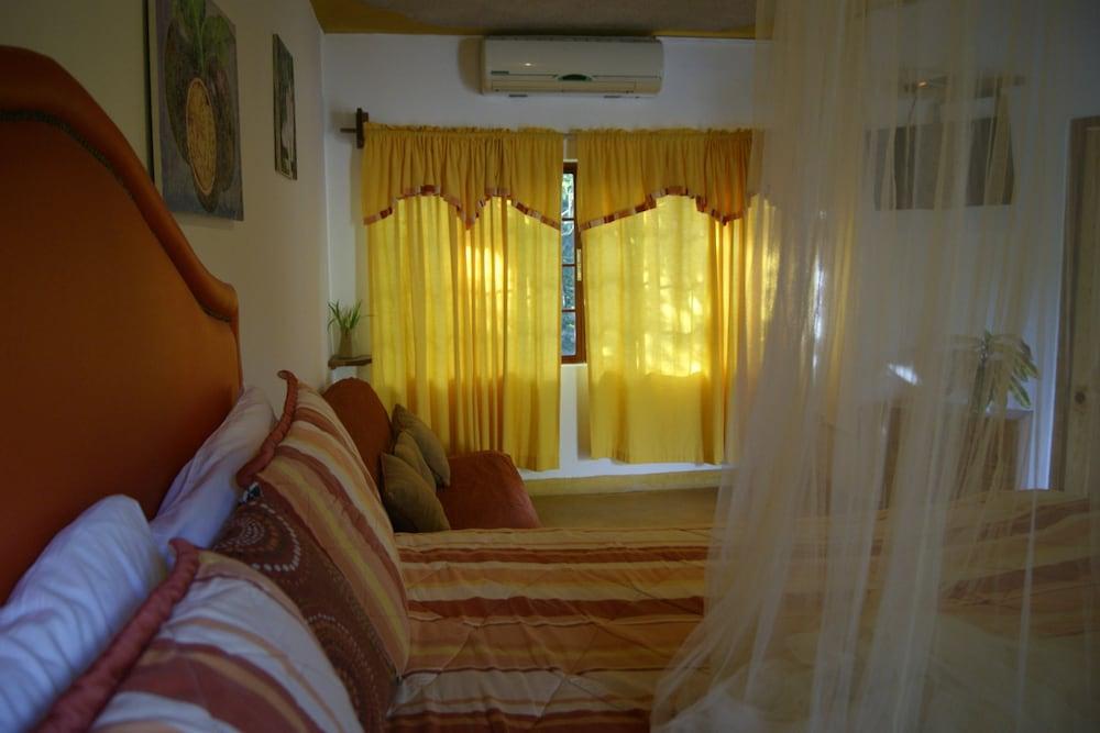 Hotel San San Tropez Port Antonio Esterno foto