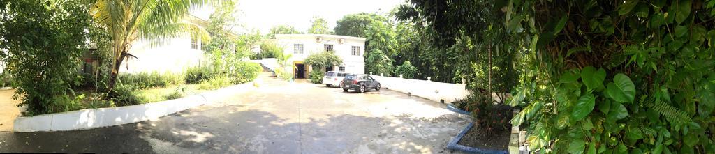 Hotel San San Tropez Port Antonio Esterno foto
