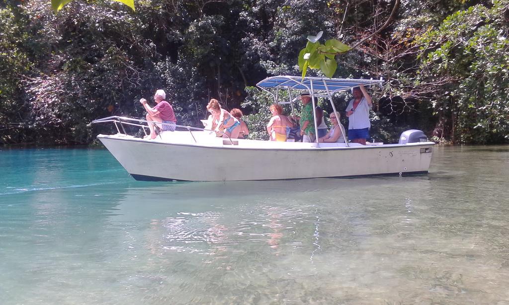 Hotel San San Tropez Port Antonio Esterno foto