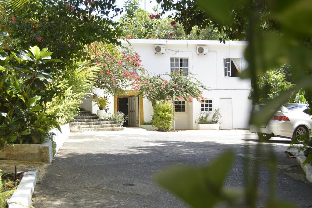 Hotel San San Tropez Port Antonio Esterno foto
