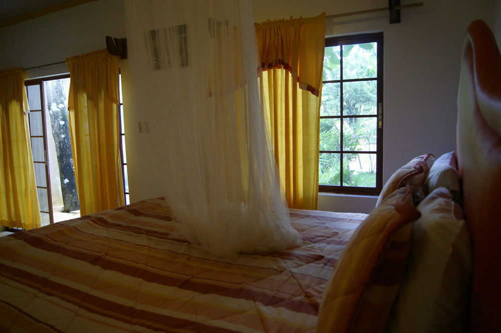 Hotel San San Tropez Port Antonio Esterno foto